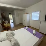 Studio Apartment *